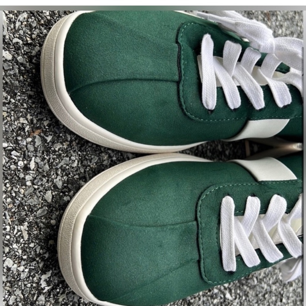 Men's Side-Stripe Edwin Sneaker's size 7 brand new without box